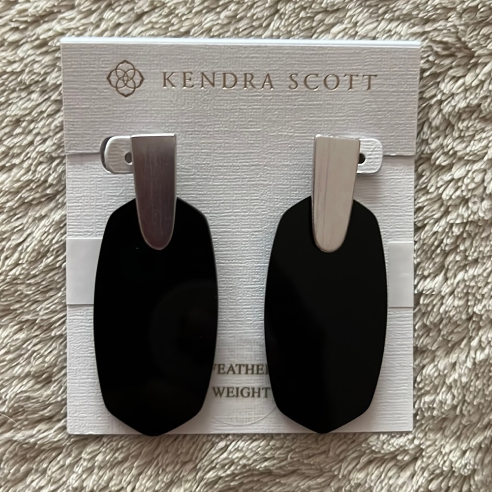 Kendra Scott Aragon Silver Drop Earrings in Black